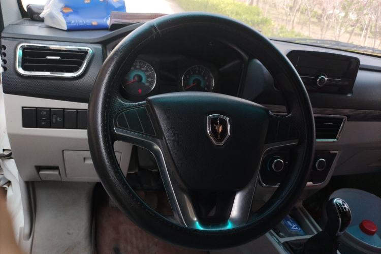 Used Jinbei New Hiace S 2021 1.5L Wealth Van Non-Air-Conditioned Version China VI Standard SWC15M Steering Wheel