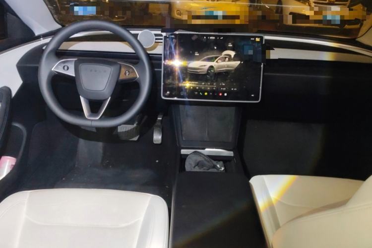 Used Tesla Model 3 2023 Rear-Wheel-Drive Version Interior 2