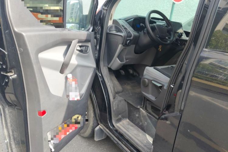 Used Ford Transit 2020 2.0T Diesel Multi-Function Commercial Vehicle Mid-Chassis Low-Roof Design with Dual Rear Doors Meeting China VI Emission Standards