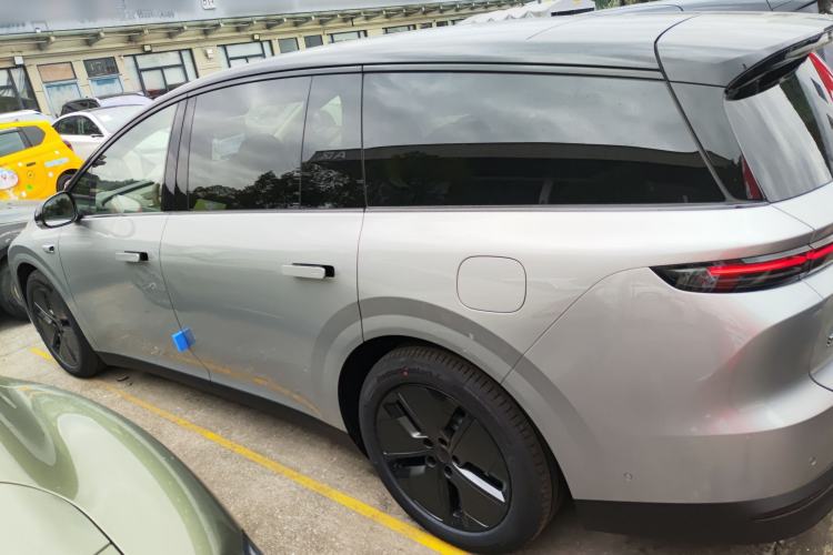 Used Li Auto Li Auto i8 2025 Model Standard Version
