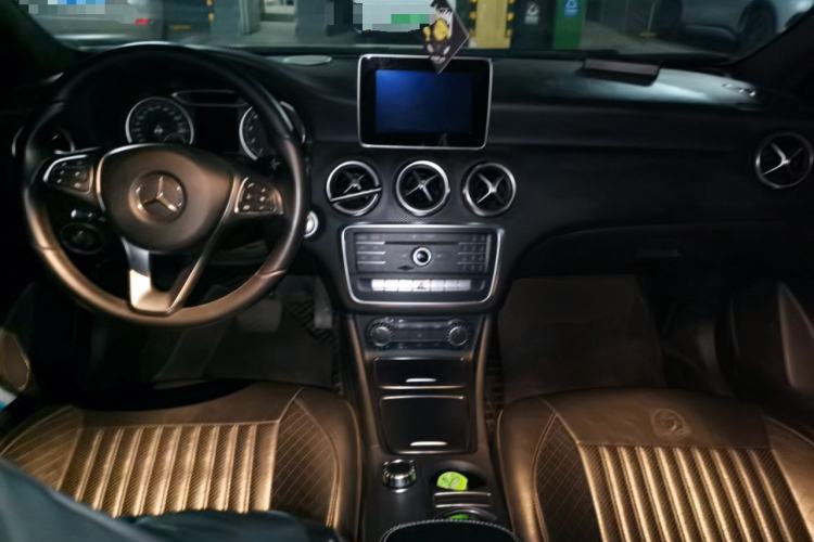Used Mercedes-Benz A-Class 2016 A 200 Dynamic Edition Center Console