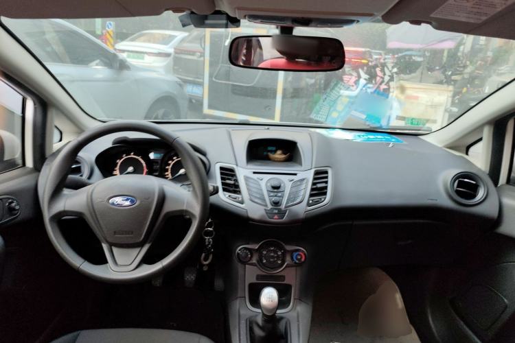 Used Ford Fiesta 2013 Hatchback 1.5L Manual Fashion Edition
