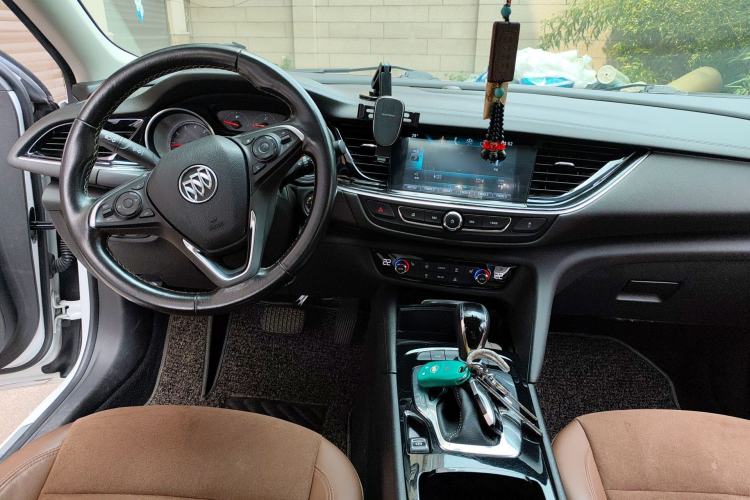 Used Buick Regal 2017 20T Elite Edition Center Console