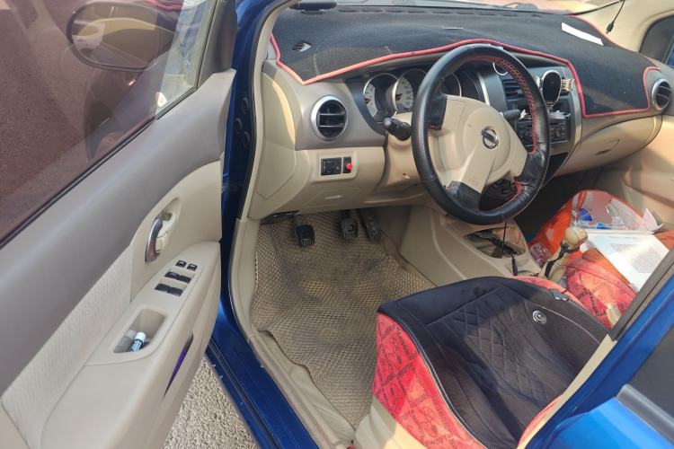 Used Nissan Livina 2010 Jingyue Edition 1.6L Manual All-Around Model Driver Seat