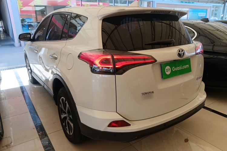 Used Toyota RAV4 2016 2.0L CVT Two-Wheel Drive Fashion Edition China V Standard