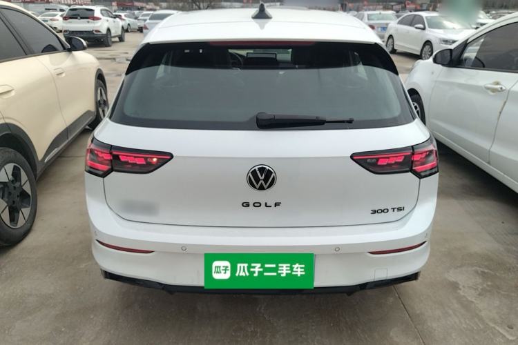 Used Volkswagen Golf 2025 300TSI R-Line
