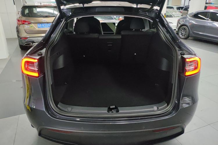 Used Tesla Model Y 2021 Long-Range All-Wheel-Drive Version
