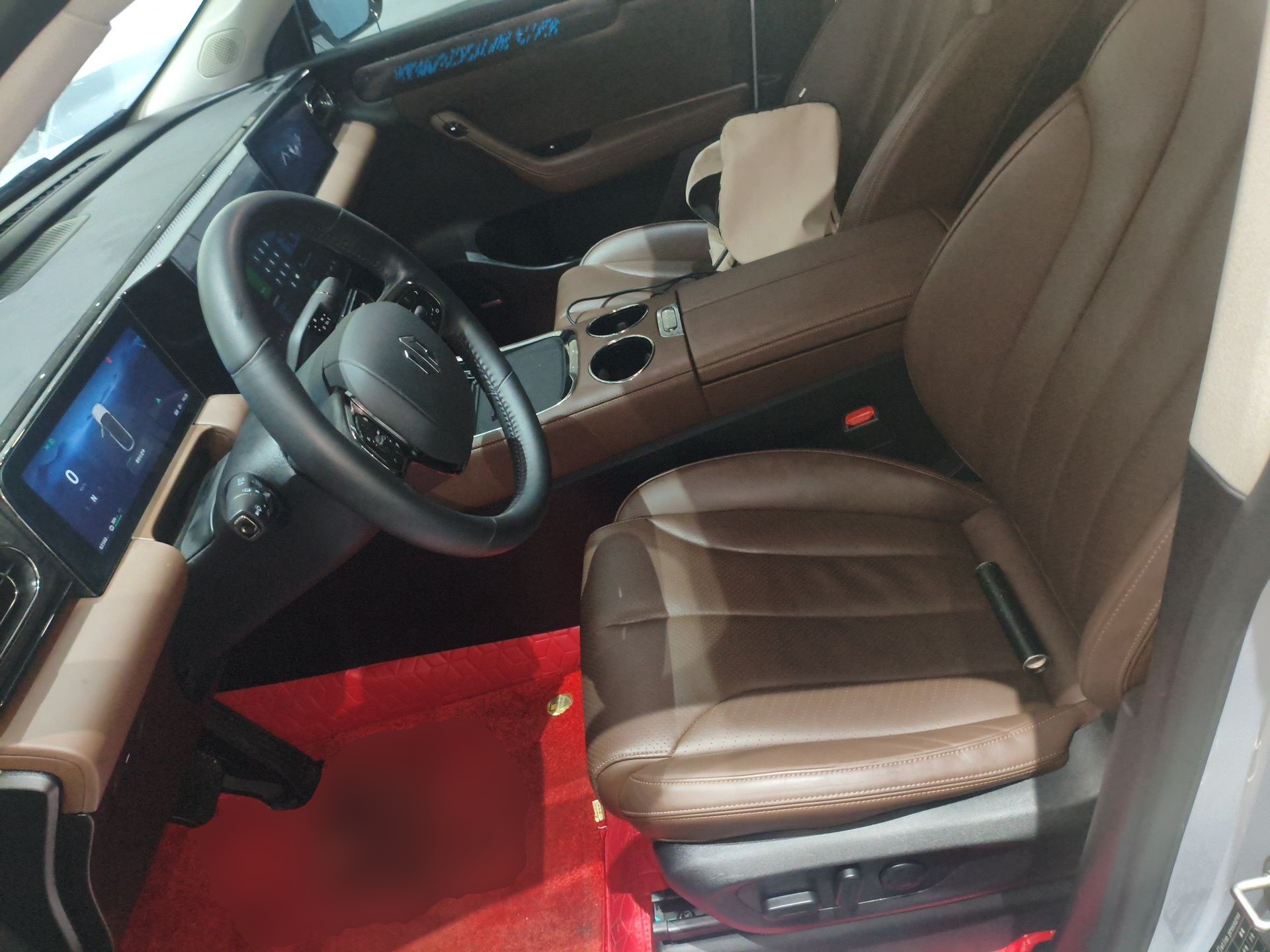 Переднее сиденье в автомобиле