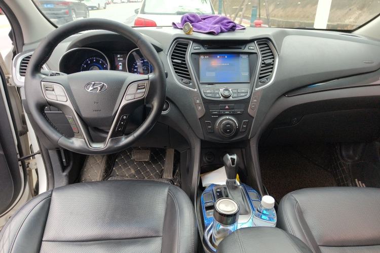 Used Hyundai Santa Fe 2015 2.0T Automatic Two-Wheel Drive Smart Version 5 Seats Center Console