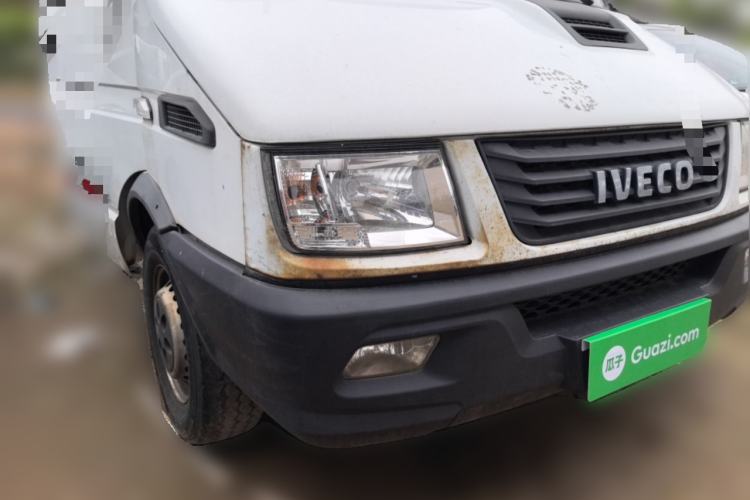 Used Iveco Daily 2017 2.8T V35 Cargo Van Mid-Roof 3/6 Seats 43S5
