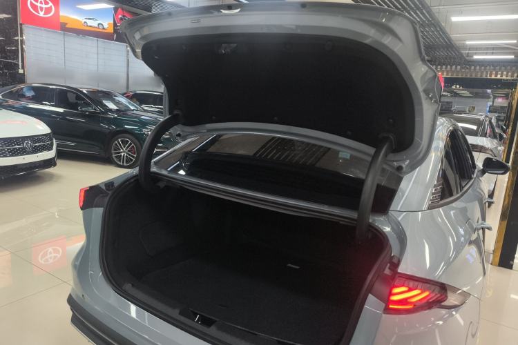 Used Geely Galaxy L6 2024 125km PLUS Dragon Edition
