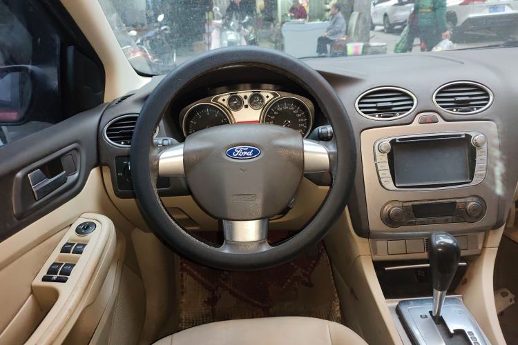 Used Ford Focus 2013 Hatchback Classic 1.8L Automatic Fashion Edition
