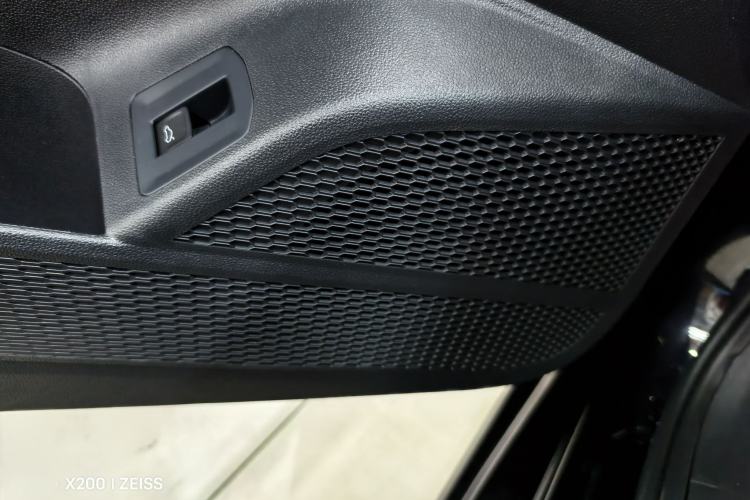 Used Volkswagen Passat 2023 Facelift 330TSI Luxury Edition Audio And AC Panel