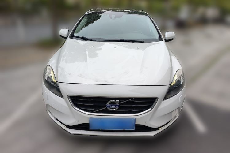 Used Volvo V40 2015 1.6T Zhiya Edition