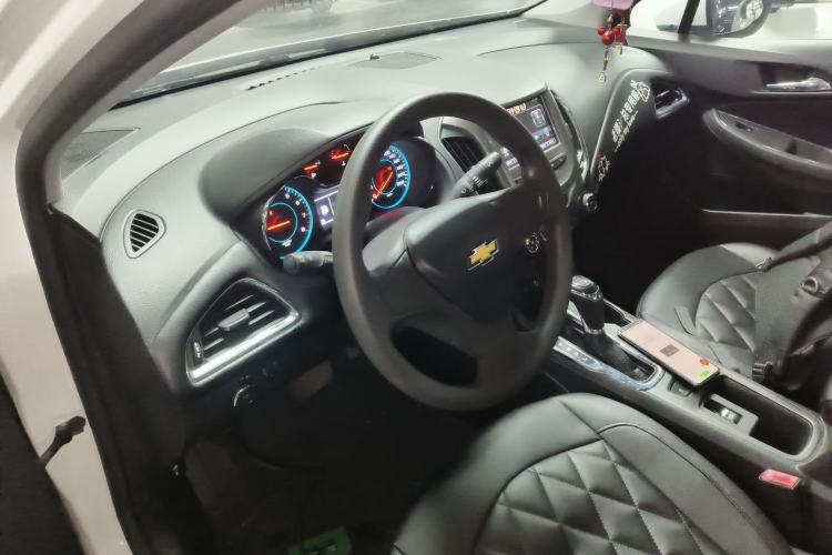 Used Chevrolet Cruze 2018 320 Automatic Pioneer Sunroof Edition
