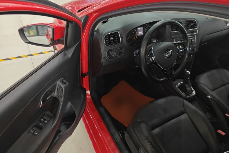 Used Volkswagen Polo 2016 1.6L Automatic Comfort Model