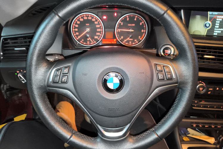 Used BMW X1 2015 xDrive20i Fashion Model Steering Wheel