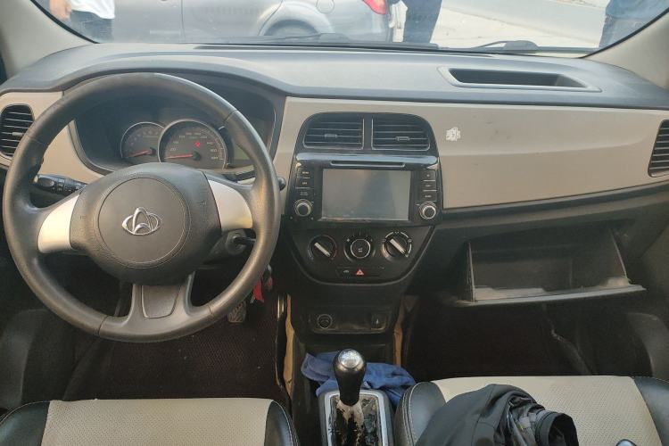 Used CHANGAN OSHAN Olisway 2015 1.2L Manual Enjoyment Model Center Console