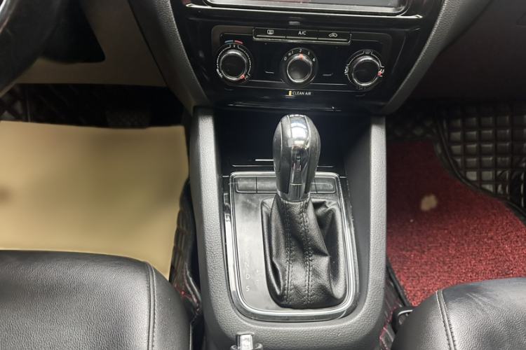 Used Volkswagen Sagitar 2015 230TSI Automatic Comfort Version
