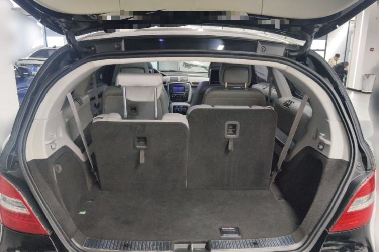 Used Mercedes-Benz R-Class 2010 R 350 L 4MATIC Trunk