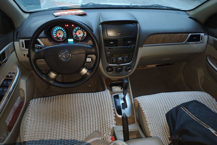 Used Buick Excelle 2015 1.5L Automatic Classic Model Center Console