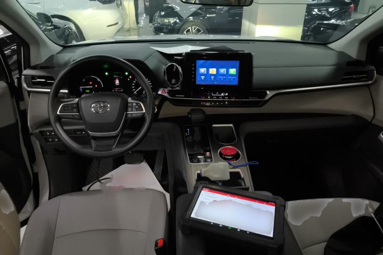 Used Toyota Granvia 2024 2.5L Hybrid Comfort Edition
