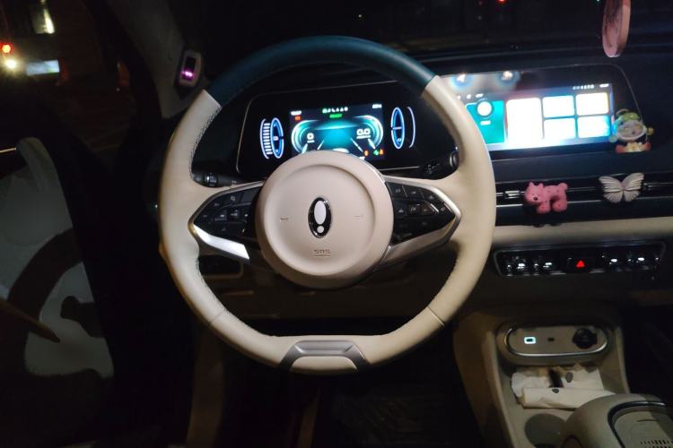 Used ORA Good Cat 2023 401 km Standard Range Premium Version Lithium Iron Phosphate Steering Wheel