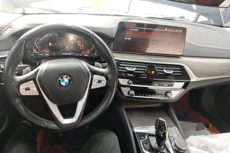 Used BMW 5 Series 2022 Second Facelift 530Li Leading Edition Luxury Package Center Console