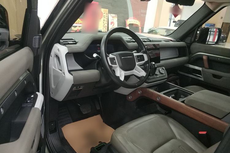 Used Land Rover Defender 2022 90 2.0T P300 SE
