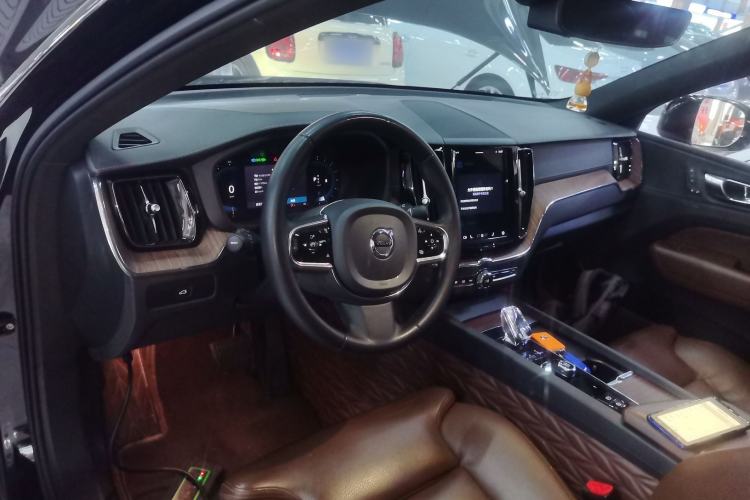 Used Volvo XC60 2023 B5 4x4 Smart Luxury Edition Steering Wheel