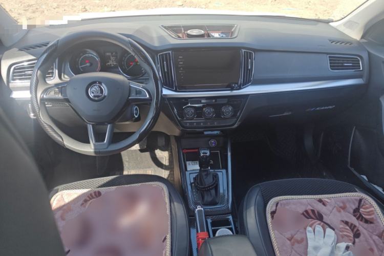 Used Skoda Kamiq 2020 1.5L Automatic Comfort Edition Center Console