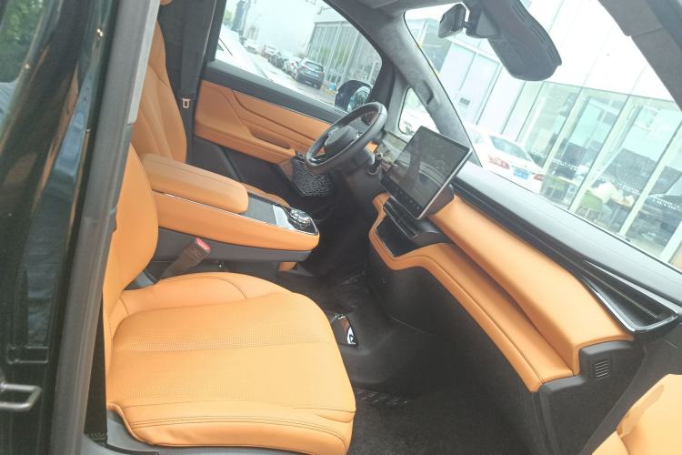 Used Geely Galaxy LEVC L380 2025 805 km Flagship Version All-Wheel Drive Right Front Seat