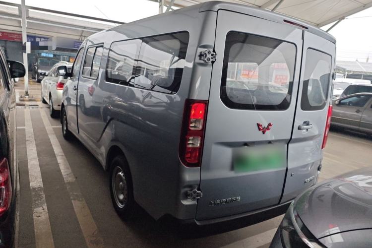 Used Wuling Yangguang 2024 300KM Comfort Version Passenger Van 75kW
