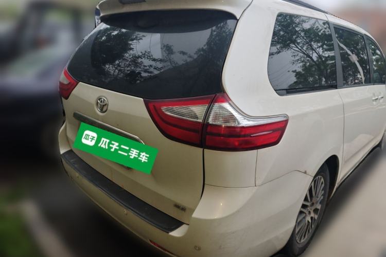 Used Toyota SIENNA  Rear Right 45 Deg