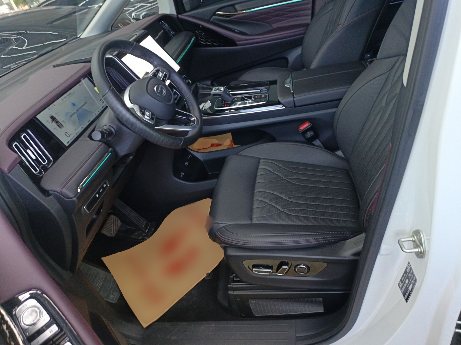 المقاعد الأمامية داخل السيارة