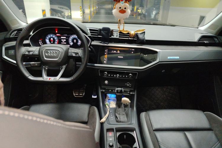 Used Audi Q3 Sportback 2020 45 TFSI quattro Fashion Edition Center Console