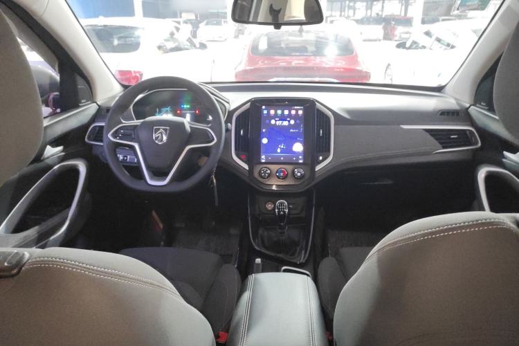Used Baojun 530 2020 1.5T Manual Comfort Version 7 Seats Center Console