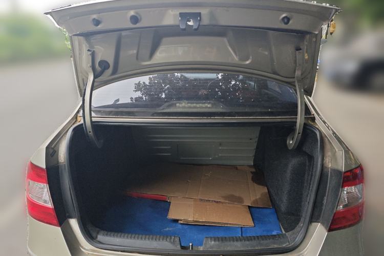 Used Skoda Rapid 2016 1.6L Manual Front-Wheel-Drive Version Trunk