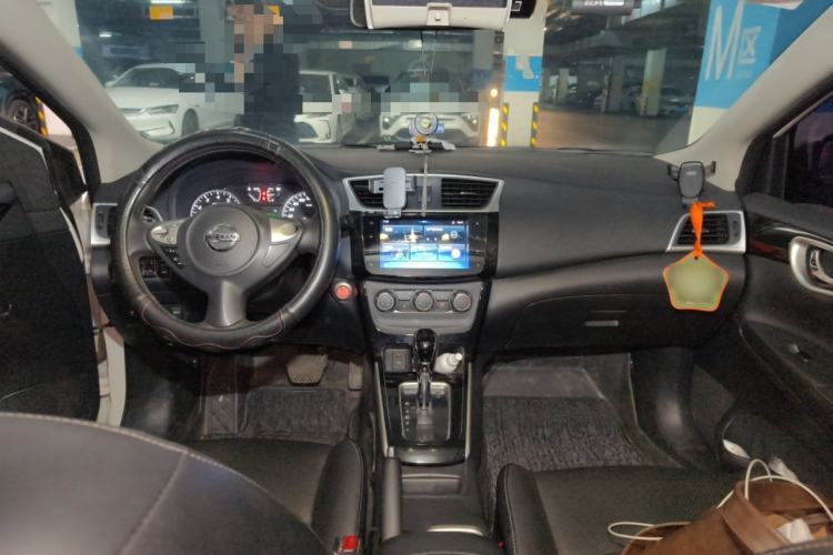 Used Nissan Sylphy 2019 1.6XV CVT Smart Connect Luxury Edition China V Standard Center Console