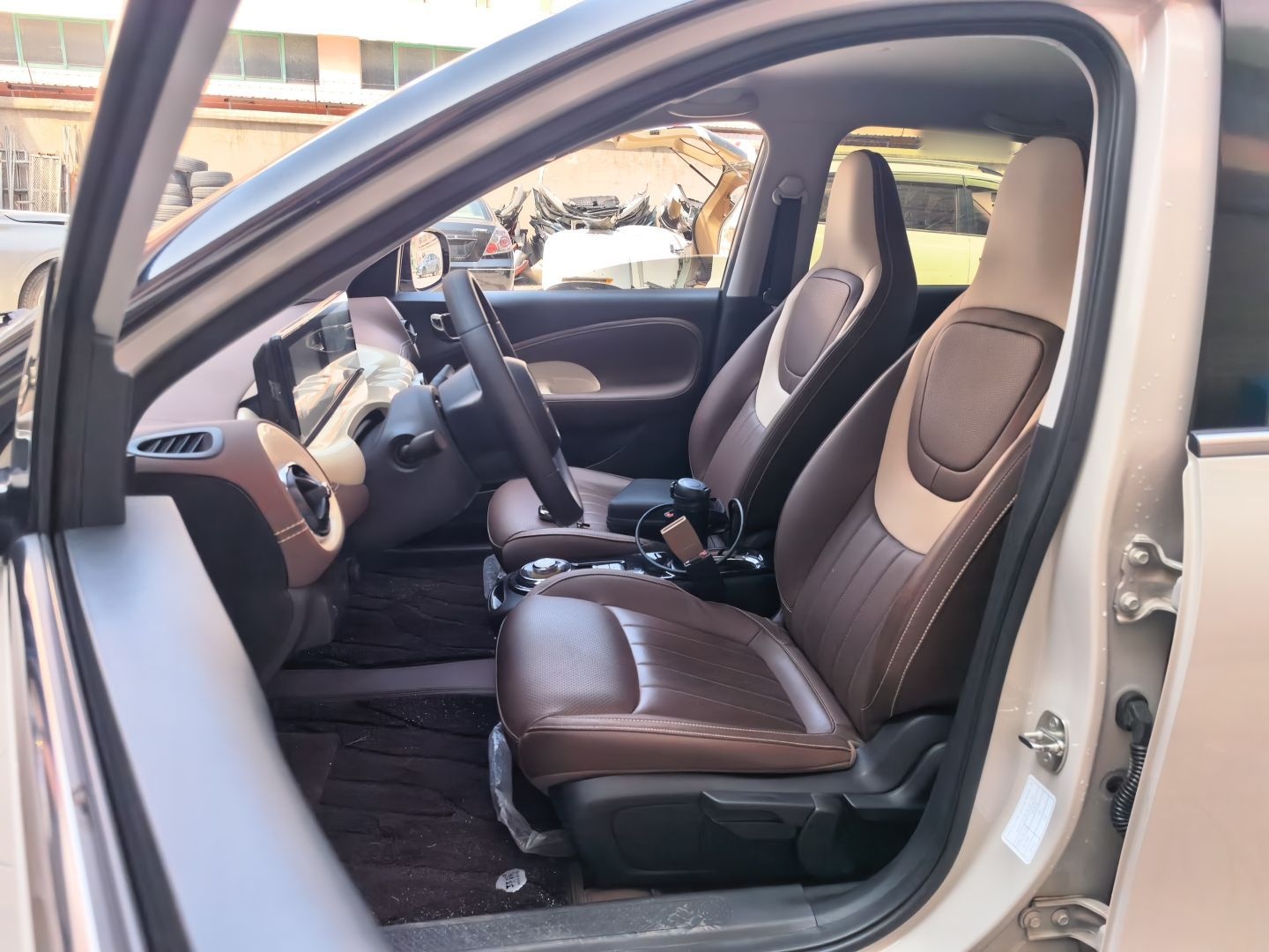 Переднее сиденье в автомобиле