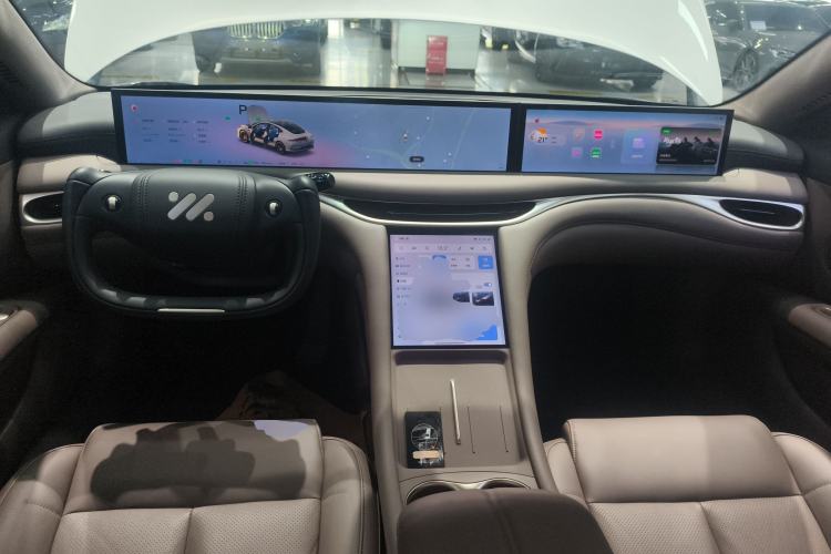 Used IM L6 2025 Ultra Model Center Console