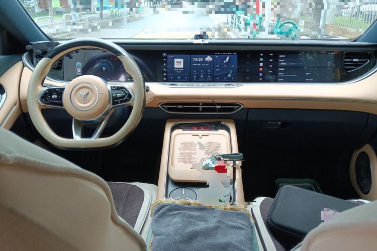 Used VOYAH FREE 2023 Four-Wheel Drive Extended-Range Model with Ultra-Long Range
