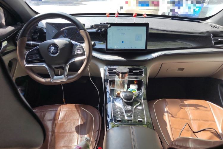 Used BYD Qin PLUS 2023 Champion Edition EV 510KM Leading Model Center Console