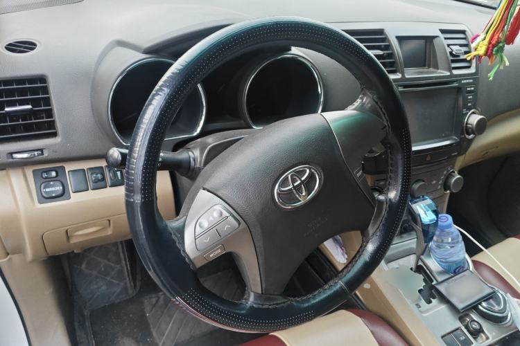 Used Toyota Highlander 2011 2.7L Two-Wheel Drive 5-Seater Sport Edition Steering Wheel