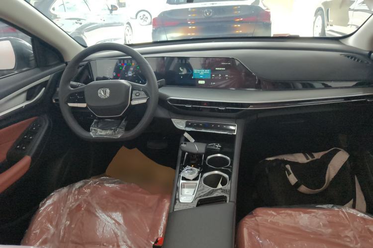 Used CHANGAN Eado 2025 PLUS 1.4T Dual-Clutch High-Energy Version Center Console