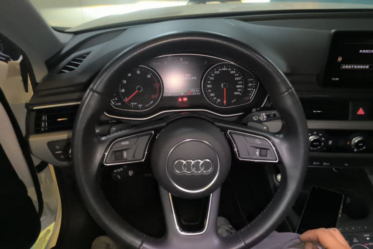 Used Audi A4L 2018 30th Anniversary Edition 40 TFSI Trendy Model Steering Wheel