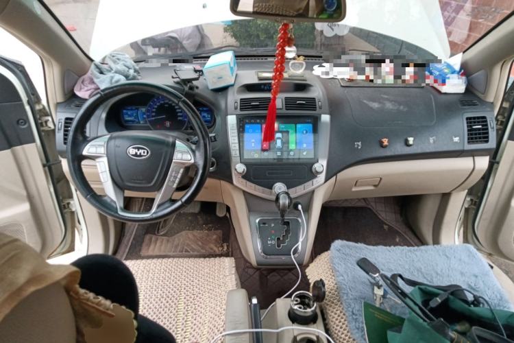 Used BYD S6 2012 2.4L Automatic Luxury Edition Center Console