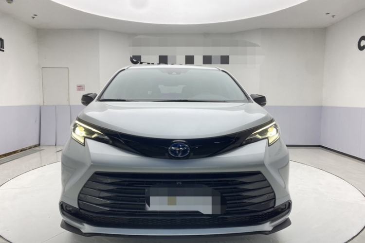 Used Toyota SIENNA 2023 2.5L Hybrid Deluxe Edition
