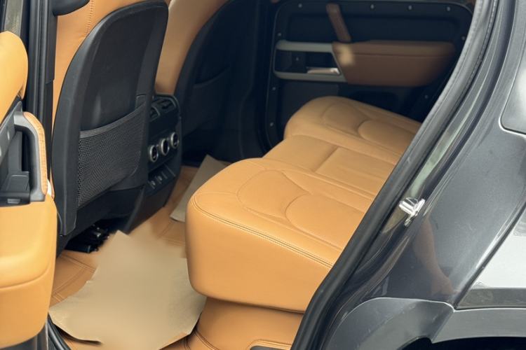 Used Land Rover Defender 2023 Facelift 110 3.0T P400 Dark Edition
