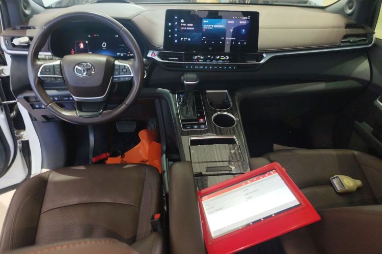 Used Toyota Sienna 2021 2.5L Hybrid Platinum Edition